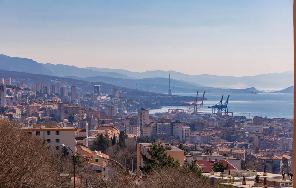 Sunny apartment in Rijeka Buitenkant foto